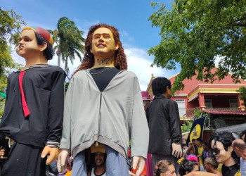 Whindersson Nunes é homenageado com boneco gigante no carnaval de Olinda