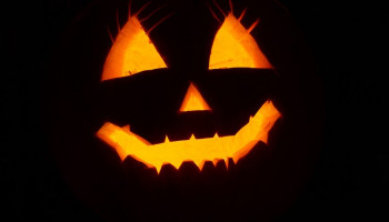Halloween ganha espaço e controvérsias nas famílias brasileiras