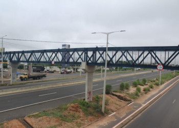DER-PI finaliza construção de passarela na BR-316 em Teresina