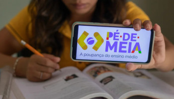Estudantes do ensino médio começam a receber sexta parcela do Pé-de-Meia nesta segunda