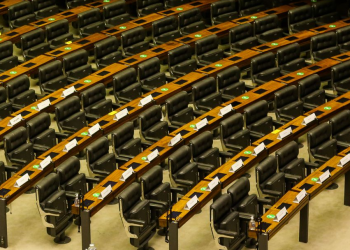 Deputados convocam audiência urgente para debater uso da IA nas eleições