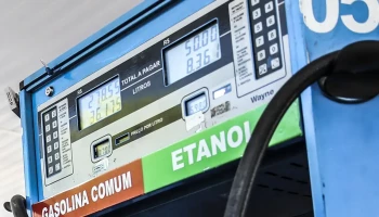 Petrobras reduz preço da gasolina na refinaria em 4,9% a partir desta terça (21)