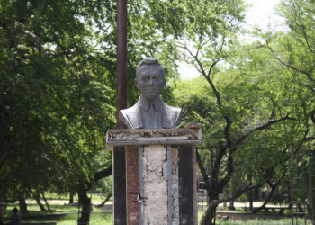 Busto do poeta Da Costa e Silva desaparece de praça em Teresina; monumento foi depredado
