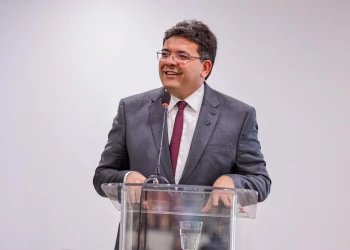 Rafael Fonteles sanciona reajuste salarial dos servidores da Alepi