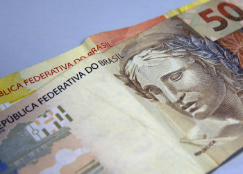 Mais de 106 milhões de brasileiros sobreviviam com R$ 13,83 por dia em 2021, diz o IBGE