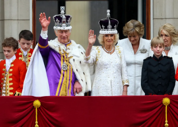 Aos 74 anos, rei Charles III é coroado no Reino Unido
