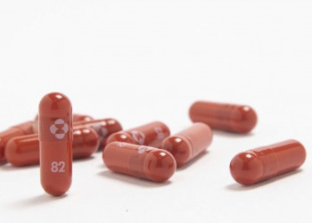 Nova pílula contra a Covid-19, molnupiravir reduz em 50% riscos de internações e mortes