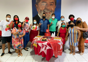 Petistas comemoram os 76 anos de Lula em todo o País; no Piauí houve bolo de aniversário
