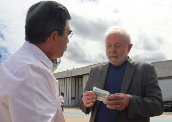 Deputado Limma apresenta moeda social de município do Piauí ao ex-presidente Lula