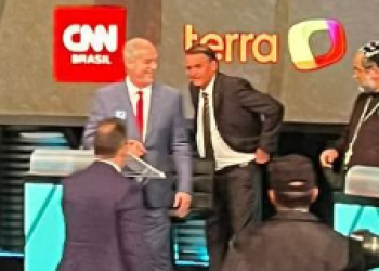 VÍDEO: Cochichos e bate-papo no SBT revelam acordo entre Ciro e Bolsonaro para atacar Lula