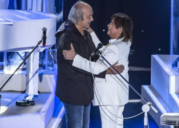 Roberto Carlos lamenta morte do amigo Erasmo: “Minha dor é muito grande”