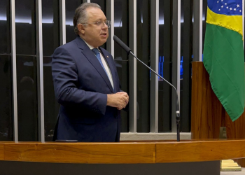 Deputado Florentino Neto faz discurso na Câmara contra a extinção da Funasa