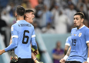 Brasil perde de 2 a 0 para o Uruguai e cai para 3º nas eliminatórias da Copa
