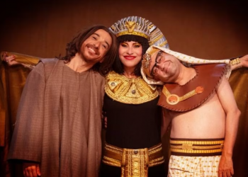 Comediantes debocham de Ciro Nogueira em espetáculo no Teatro 4 de Setembro