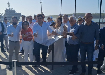 Rafael homenageia Albero Silva na inauguração do porto de Luís Correia