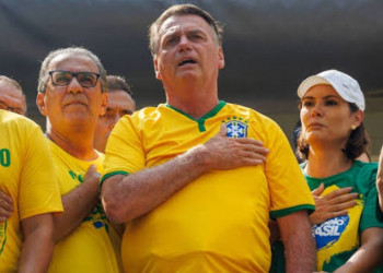 Bolsonaro se interna em hospital em meio a nova crise que pode levá-lo à prisão
