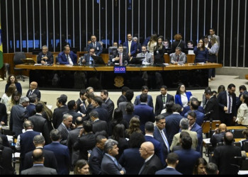 Não crucifiquemos os 12: a luta é maior