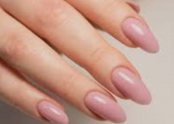 Anvisa proíbe substâncias cancerígenas de esmaltes em gel e produtos para unhas