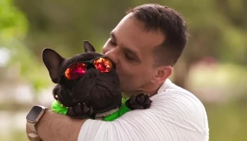 No Dia da Amizade, Ariano e Bruce mostram que as amizades leais vão bem além dos humanos