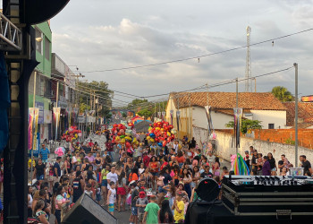 Segundo dia de Carnaval em Pedro II tem bloco infantil e shows musicais