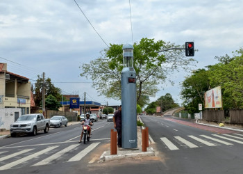 Aparelho com câmera vai monitorar o trânsito na avenida Miguel Rosa