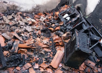 Celular que carregava em tomada explode e incendeia casa em Campo Maior
