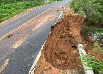 Chuvas: trecho de rodovia no Sul do Piauí é interditado devido o risco de desmoronamento