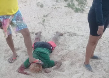 Populares capturam suspeito de assaltar turistas na praia Pedra do Sal, em Parnaíba