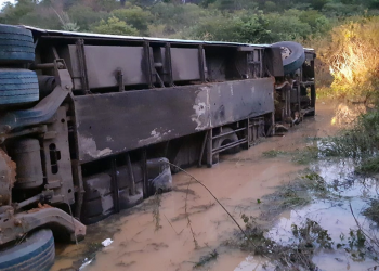 Acidente envolvendo ônibus deixa uma criança morta e nove pessoas feridas no Sul do Piauí
