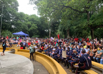 Servidores municipais de Teresina fazem protesto para cobrar reajuste salarial