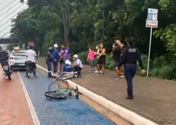 Motorista atropela quatro ciclistas na Avenida Raul Lopes e foge