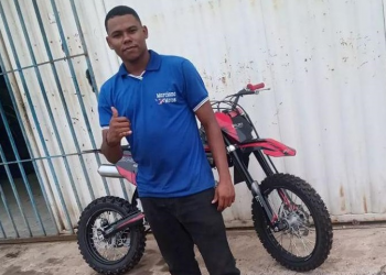 Piloto de motocross é morto por policial militar em blitz e gera revolta em Floriano