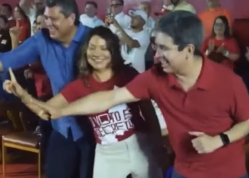 Vídeo: Janja e Randolfe dançam “Chega de ovo” em ato de Lula em Teresina