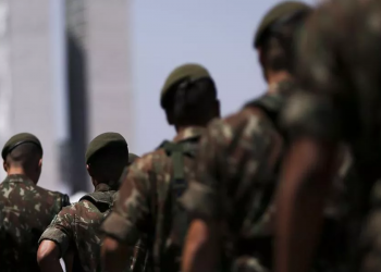 Bolsonaro contaminou a imagem das Forças Armadas no Brasil