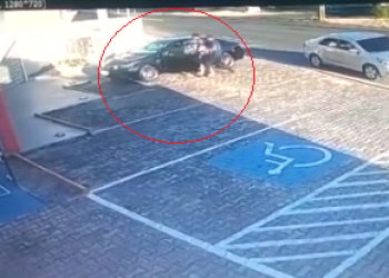 Idosa é arrancada de veículo durante assalto em estacionamento de clínica em Teresina