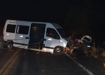 Colisão entre táxi e micro-ônibus deixa feridos na BR 316 no Piauí