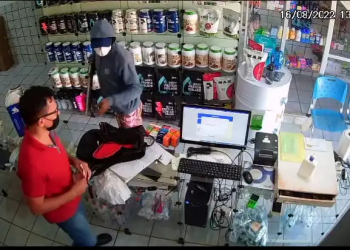 Criminoso assalta farmácia e atira contra proprietário em Picos
