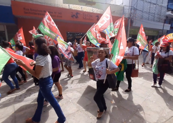 Mulheres realizam ato pró-Lula no Centro de Teresina