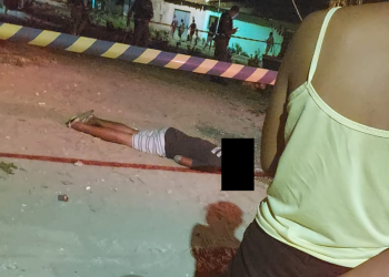 Homem é assassinado com vários tiros próximo a campo de futebol no São Joaquim