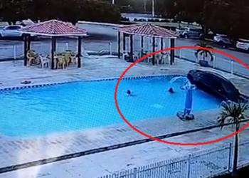 Carro desgovernado invade piscina de hotel e quase atropela banhistas no Sul do Piauí