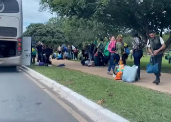 Mais de 100 ônibus com bolsonaristas chegam a Brasília; Força Nacional é autorizada a agir
