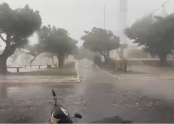 Moradores de cidades piauienses são surpreendidos com chuva em pleno B-R-O-Bró