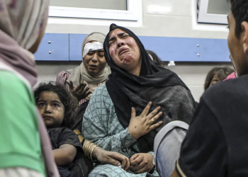 Imagens impactantes ilustram o horror do ataque a hospital em Gaza