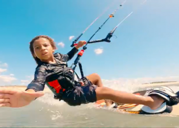 Piauiense de 9 anos é destaque no Esporte Espetacular pela prática do Kitesurfe