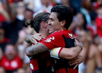 Flamengo vence o Cuiabá em jogo com homenagens e segue no G4
