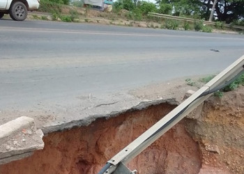 Erosão na ponte do Tancredo Neves preocupa moradores