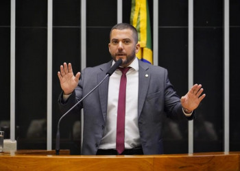 PF cumpre mandados na Câmara contra deputado bolsonarista Carlos Jordy