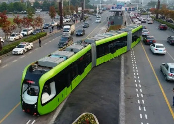 China lança 1º trem sem trilhos e transforma o transporte urbano; veja vídeo