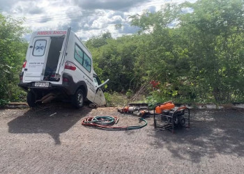 Motorista de ambulância morre em acidente em Oeiras
