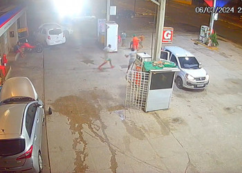 Criminosos atiram na direção de criança em assalto a posto de combustíveis